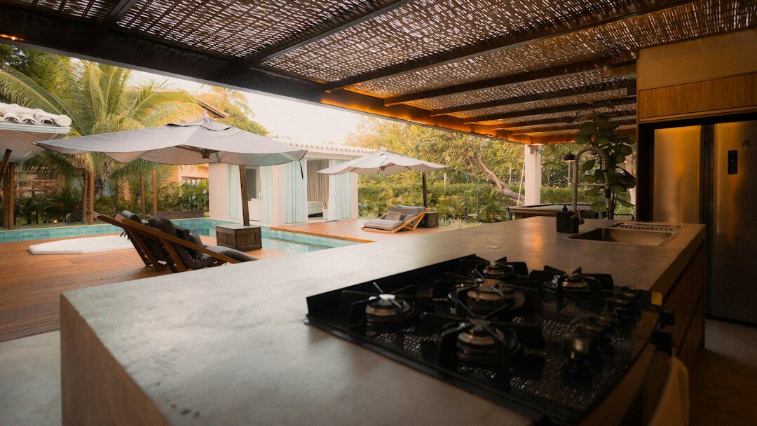 modern luxury villa pool